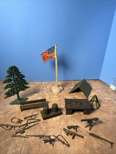 Vintage 1950s Marx Training Center Playset 45mm   Lot Accessories