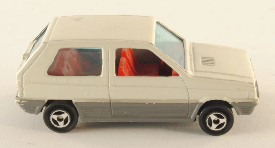 Polistil RN18 Fiat Panda 1983 bianco RARO modello auto scala 1:55 - Immagine 2 di 4