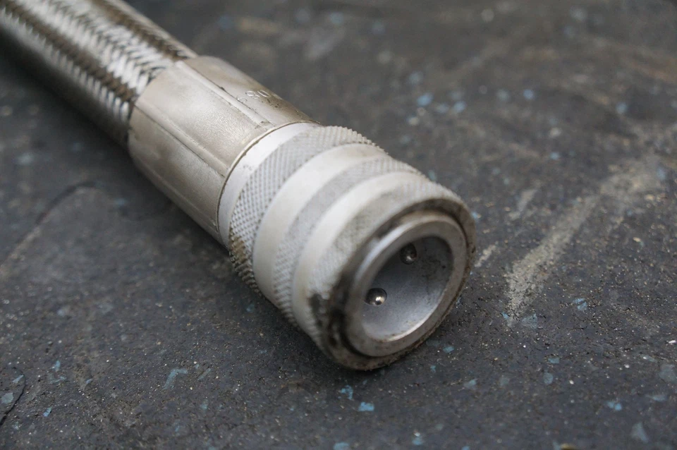 Manguera de tubería de entrega de radiador enfriador de aceite 258089 OEM Ferrari California 2008-14 Foto 2 de 4