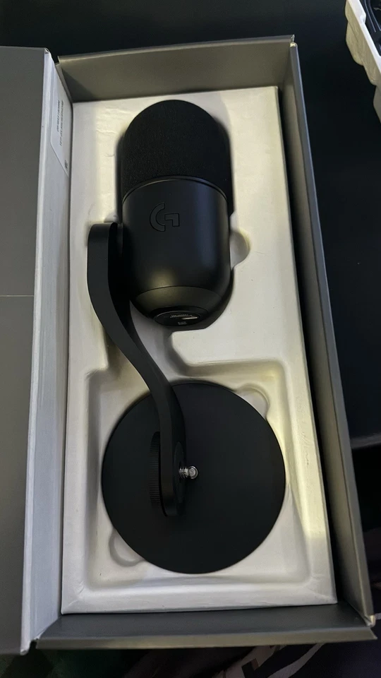 Logitech G Yeti GX Dynamic RGB Gaming Microphone with LIGHTSYNC Blue VO!CE - Image 4 of 4