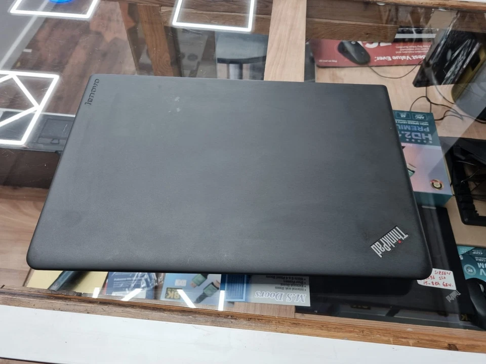 Lenovo ThinkPad 560 15.6" Laptop i5-6500U 8GB RAM 256GB SSD Numeric Keypad Win11 - Image 2 of 4