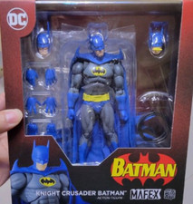 Medicom Toy MAFEX No.215 Knight Crusader Batman DC Action Figure