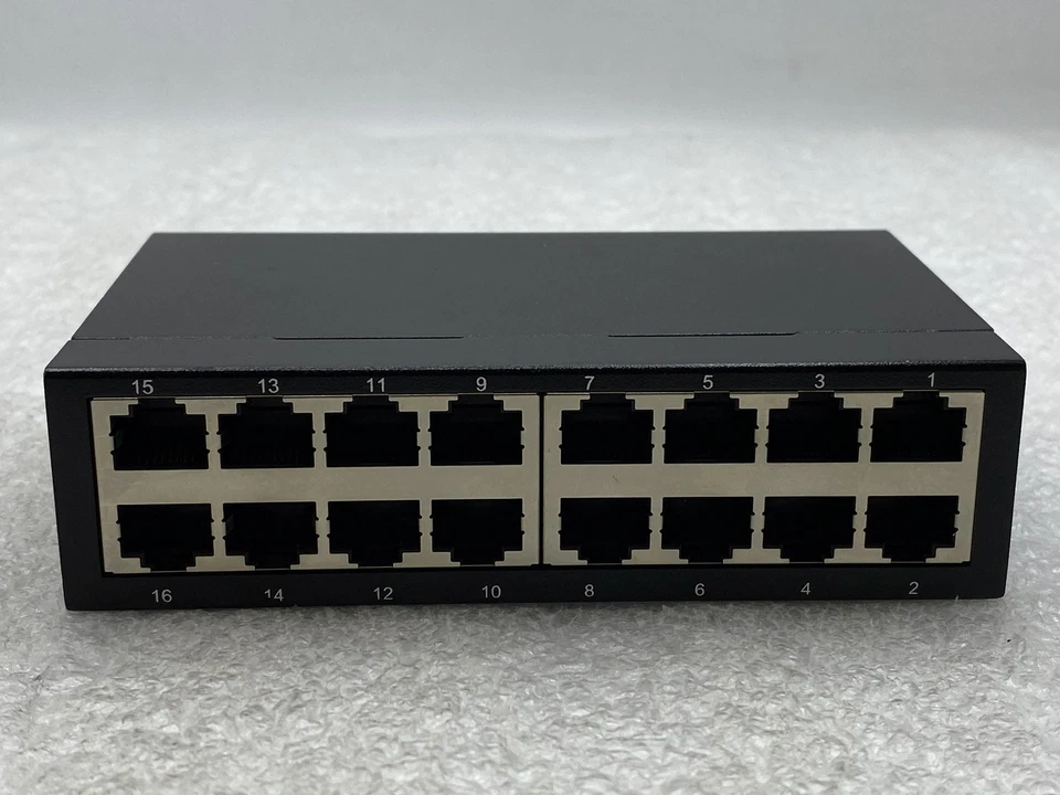 Black Box Pure Networking 10/100 Ethernet Switch LB016A (NO POWER SUPPLY) - Image 4 of 4