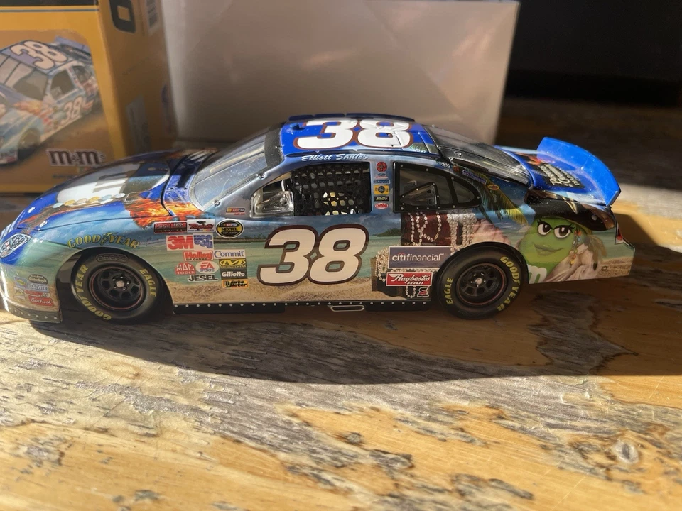 Action 1:24 NASCAR Elliot Sadler #38 M&M’s Pirates of The Caribbean -2006 Fusion - Image 2 of 4