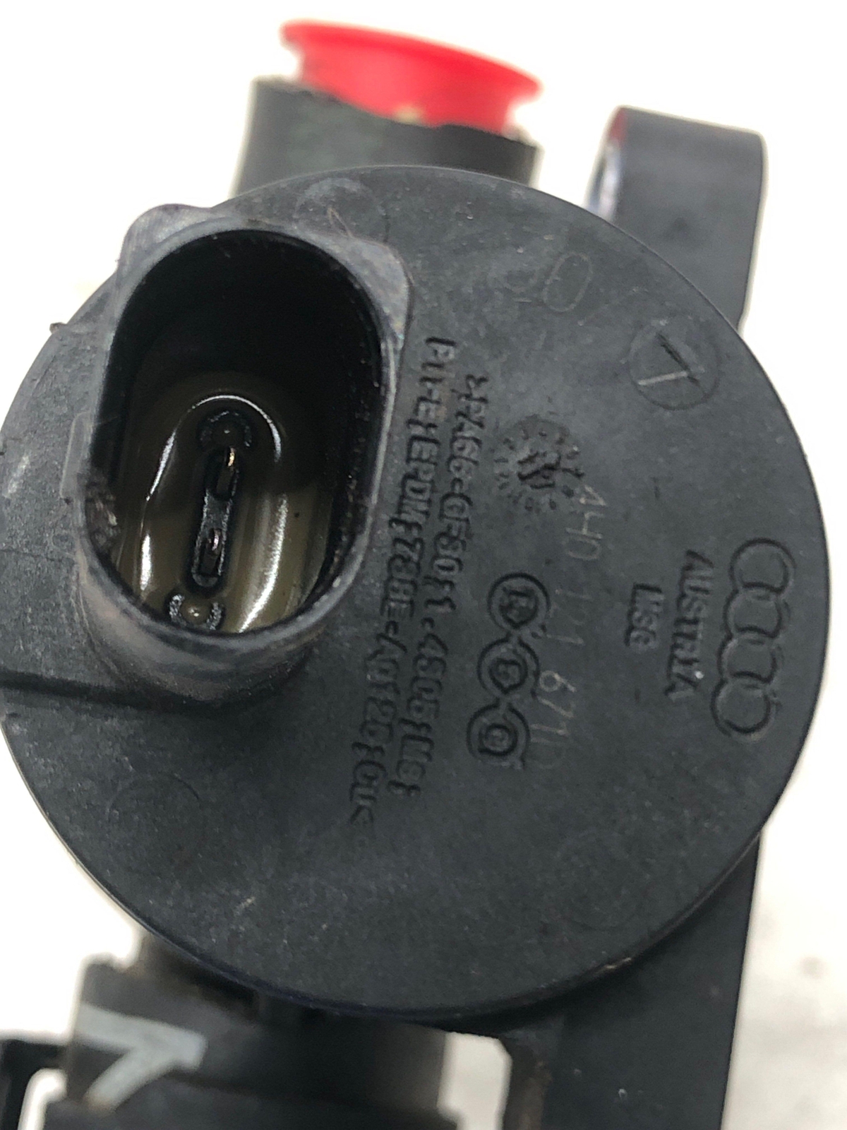 2016-2020 BENTLEY BENTATGA HEATER CONTROL COOLANT SOLENOID VALVE 4H0121671D