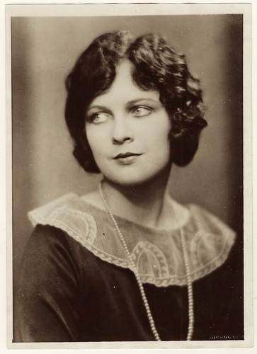 JACQUELINE LOGAN: SCHÖNER STAR VON FILM UND BÜHNE UND BIGAMIST (PRESSEFOTO) - Bild 1 von 2