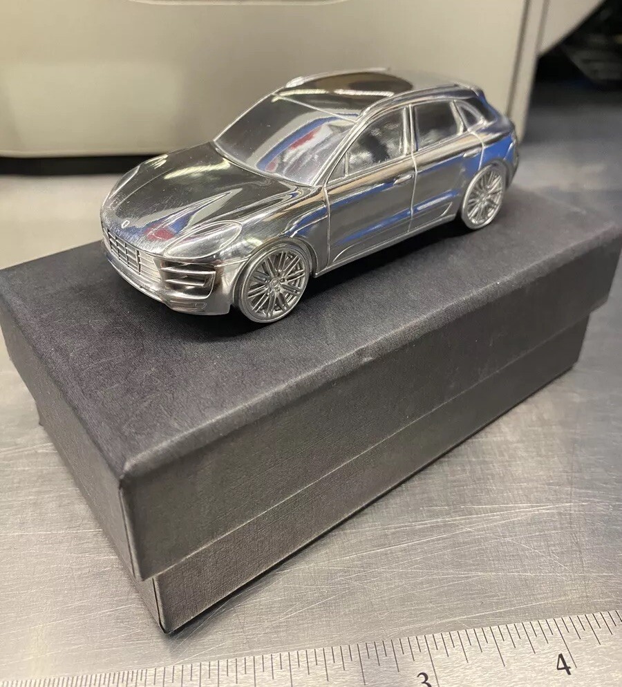 PORSCHE Macan turbo 非売品 ペーパーウェイト メタルカー Porsche Macan Turbo Paperweight Metal Silver Limited Edition 1:43