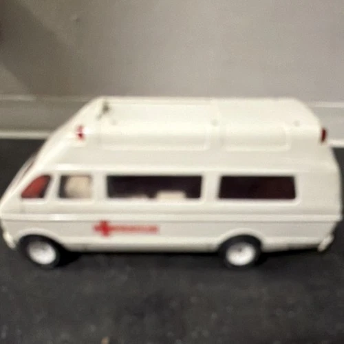 Tonka Diecast Ambulance White with Opening Doors and Figures