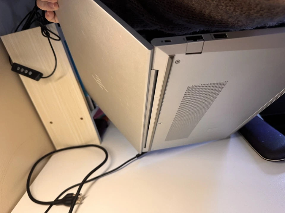 HP Elitebook. Wolf Security 650. Win 11. 15,6. G10. I7 Foto 2 de 4