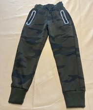 Kids Green Camo Joggers Jogging Pants Size Medium Zip Pockets Outdoor Lounge