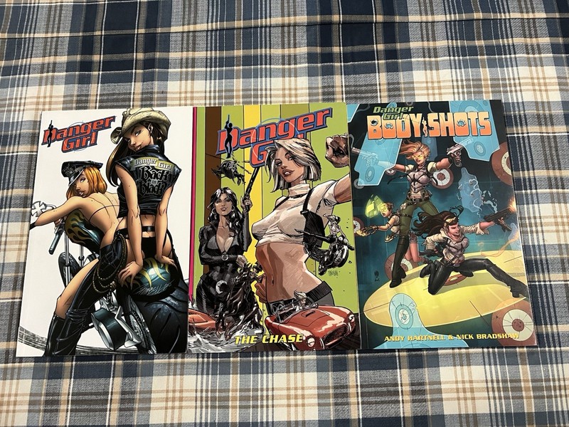 Danger Girl Back In Black The Chase Body Shots TPB Lot