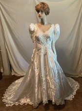 LOVELY 80s vtg Bonny satin, sequins, & pearls puffy shoulder wedding dress,SZ 14