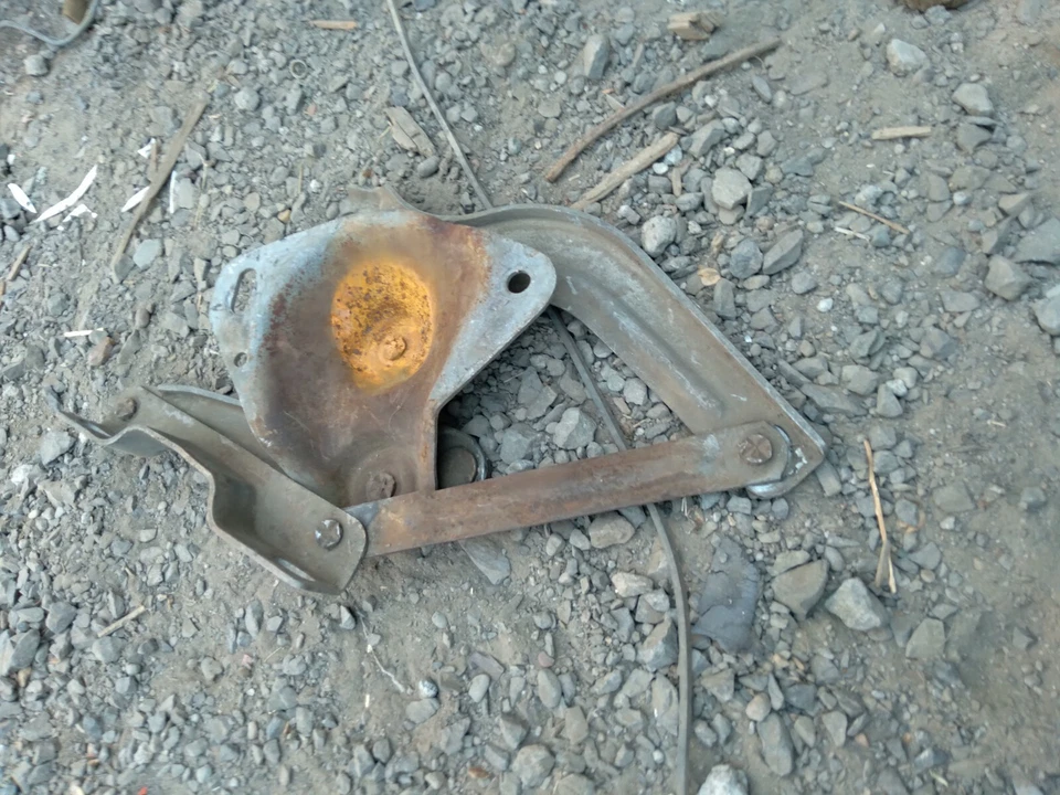 1966 Chevy truck hood hinge GM LH - Image 3 of 3