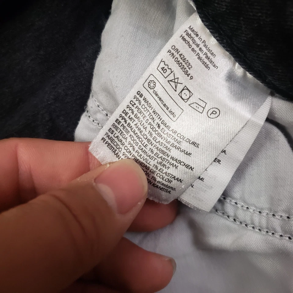 Pantalones Cortos H&M Para Mujer 6 Cortes Tiro Medio Desgastados Dobladillo Crudo Lavado a Piedra Denim Negro Foto 4 de 4