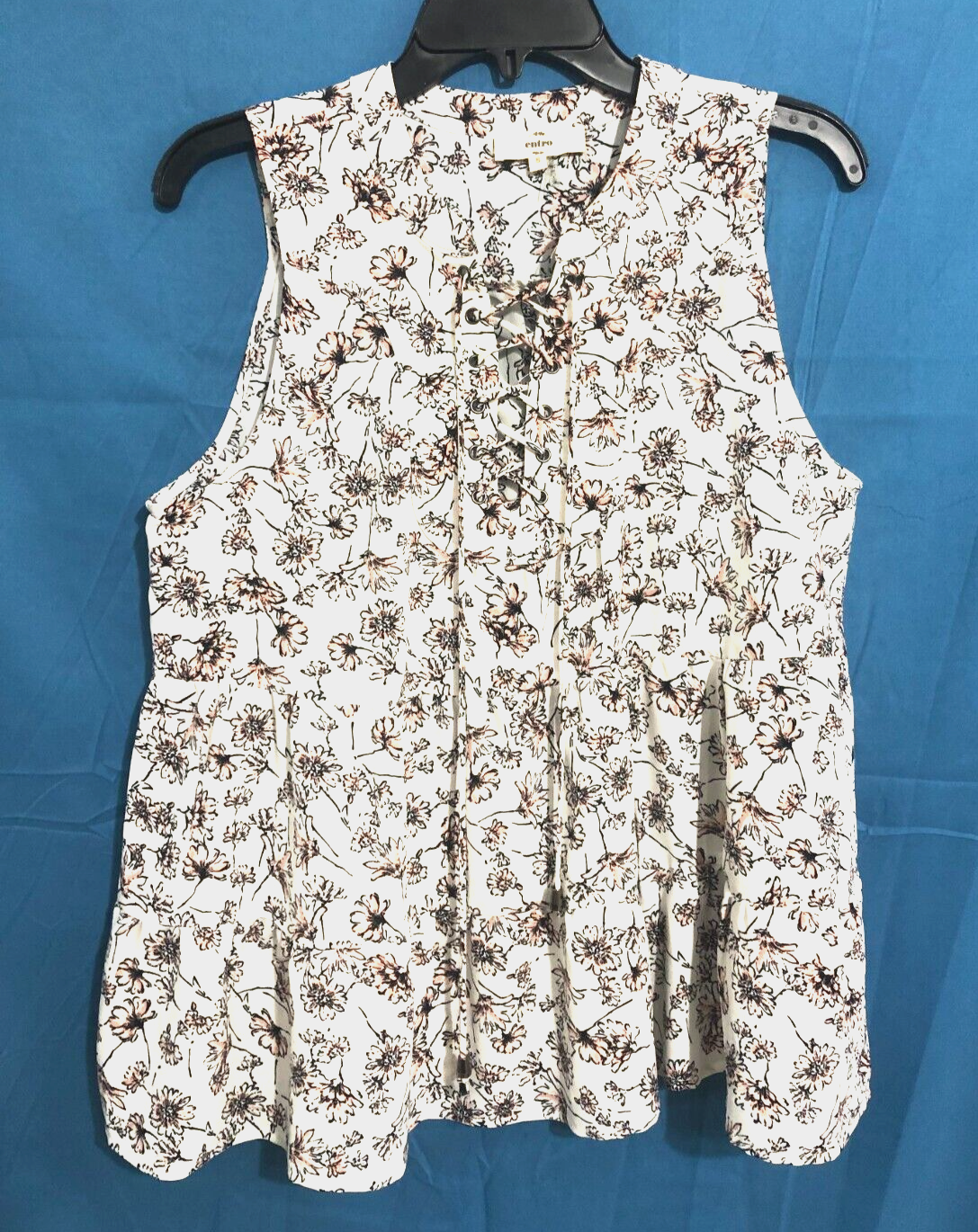 Cute Floral Tiered Lace-Up V-Neck Blouse in White/Pink Size S