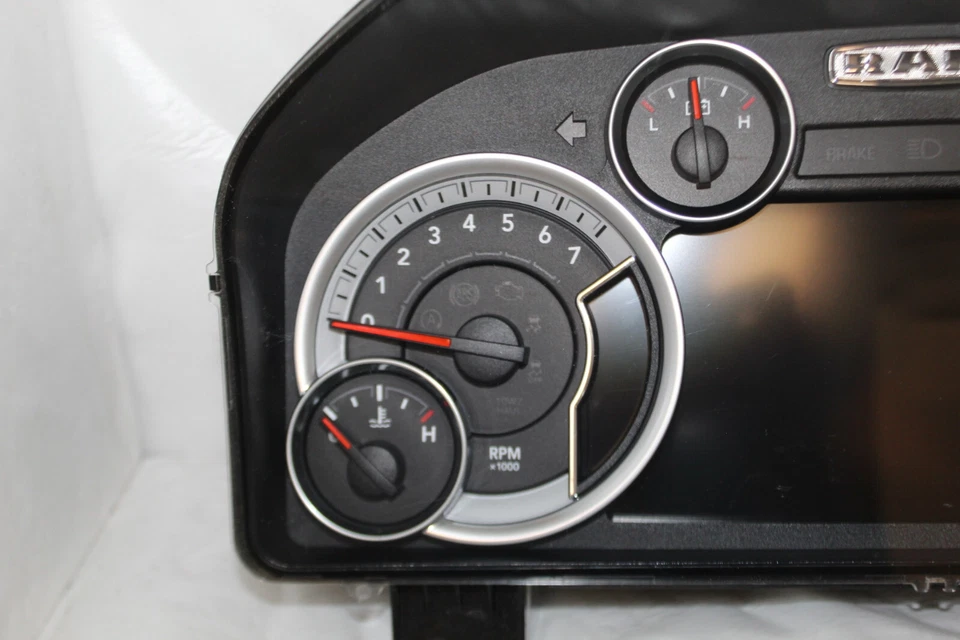 Cuadro de instrumentos velocímetro 2015 RAM 1500/2500 BIGHORN panel 144.705 millas Foto 3 de 4