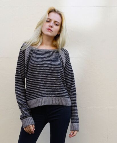 Pull en tricot décontracté à rayures noir et gris mode femme grunge teinture - Photo 1/7