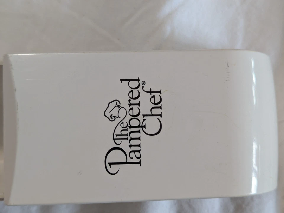 The Pampered Chef Adjustable Dry Measuring Cup 250 ml Or 1 Cup - Image 4 of 4