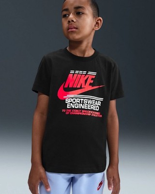Nike T-Shirt Junior Sportswear Brandmark Futura - 010 (Schwarz/Multi)