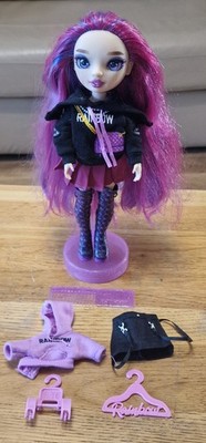 Rainbow High Serie 3 Puppe Emi Vanda