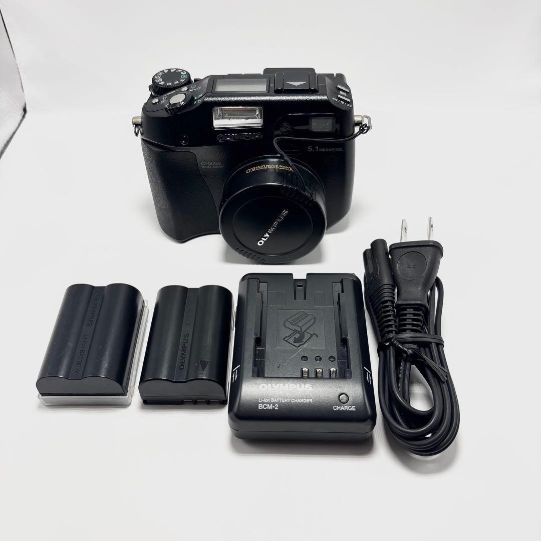OLYMPUS C-5060 WIDE ZOOM Digital Camera Excellent Condition