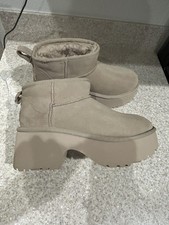UGG Women  s Classic Ultra Mini New Heights Platform Boots Size 9 NEW