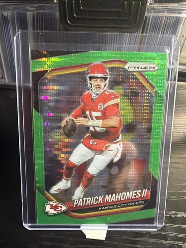 Patrick Mahomes II [Neon Green Pulsar] #26 2025 Panini Prizm