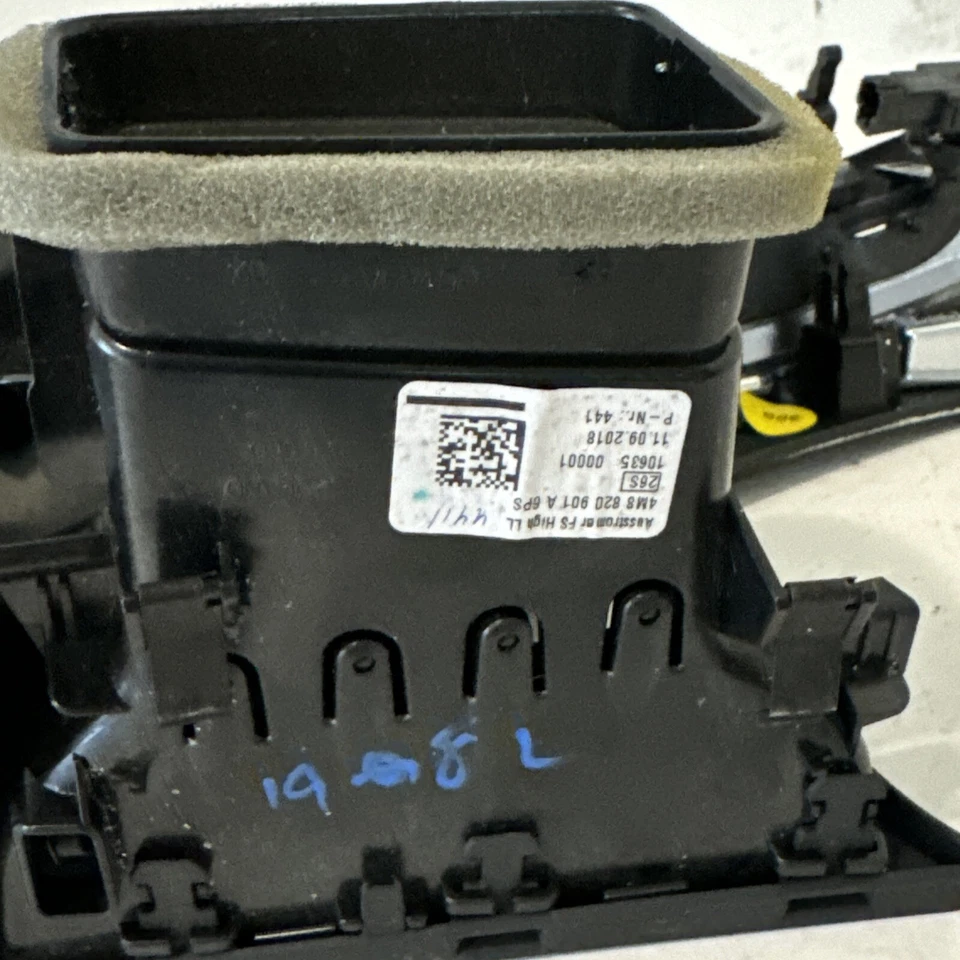 Audi Q8 2019 tablero de instrumentos lado izquierdo del conductor aire acondicionado rejilla de ventilación OEM 4M8820901 Foto 4 de 4