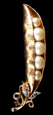Vintage Alfred Philippe Crown Trifari Sign Pea Pod Rhinesatone Pearl Brooch Pin