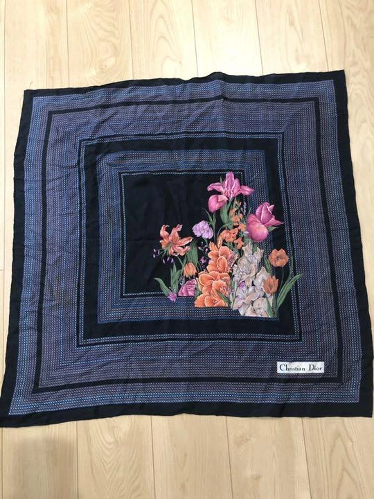 Foulard Christian Dior soie noire 100% 76cm x 76cm accessoire fleur marque femme
