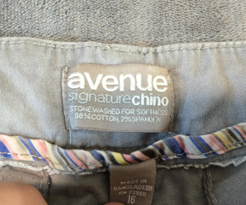 Avenue Signature Chino Shorts Womens Sz 16 Stone Washed Olive Green Soft Casual - Image 3 of 4