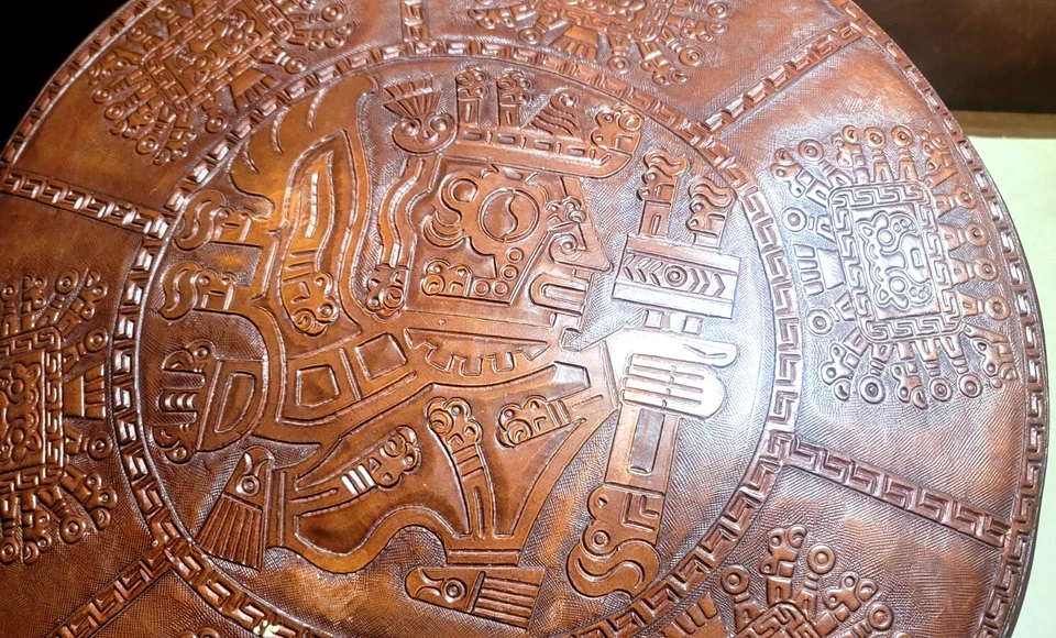 CUBIERTA OTOMANA VINTAGE CUERO ANTIGUO MARRÓN PERUANO EN RELIEVE taburete Foto 3 de 4