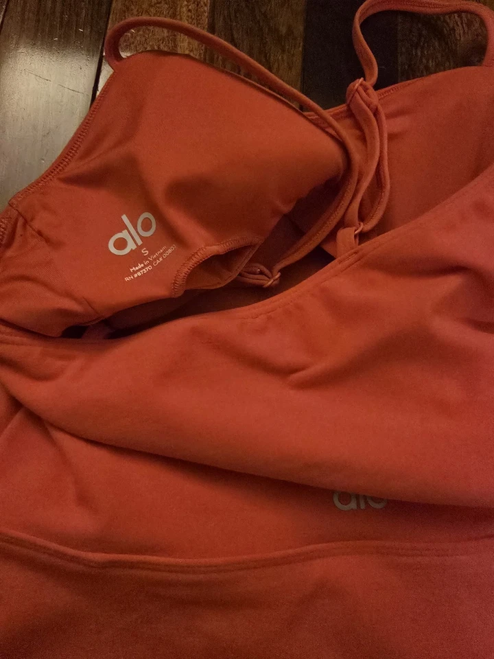 Vestido de tênis Alo Alosoft Courtside em chá verde gelado tamanho pequeno  - Imagem 3 de 4