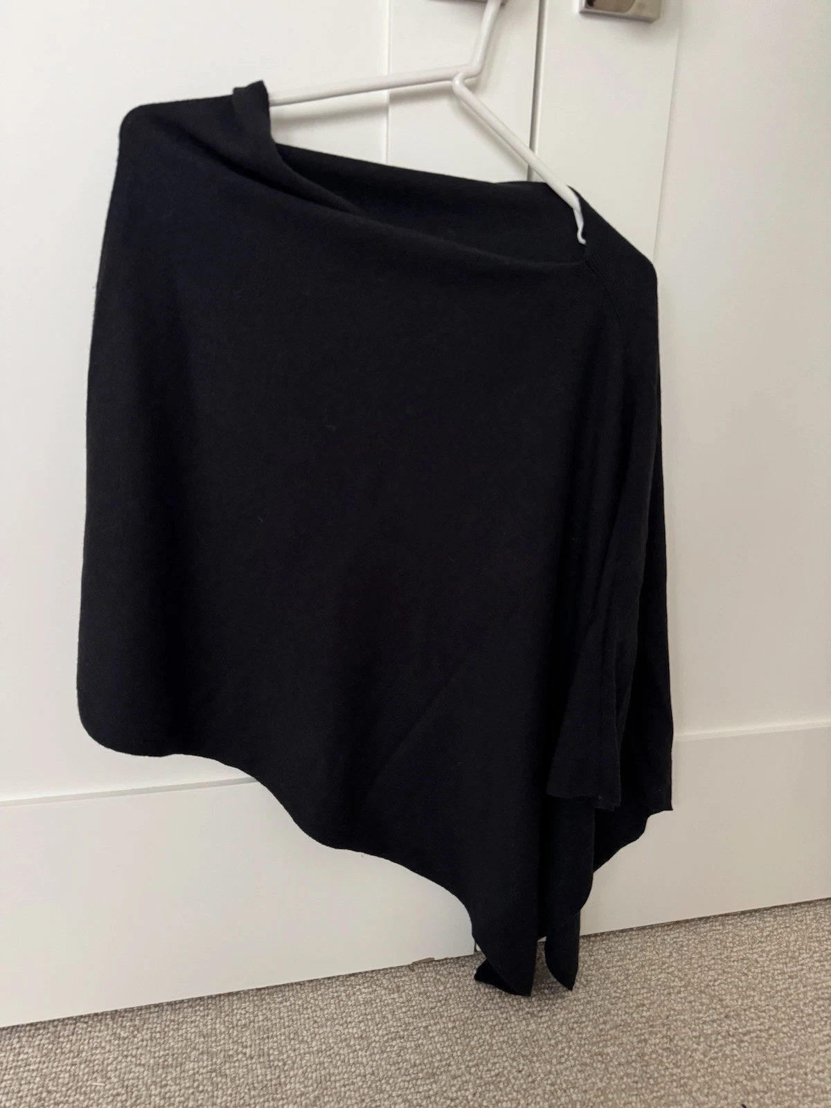 Gap Women’s XS/S Black Silk Sweater Poncho New Without Tags