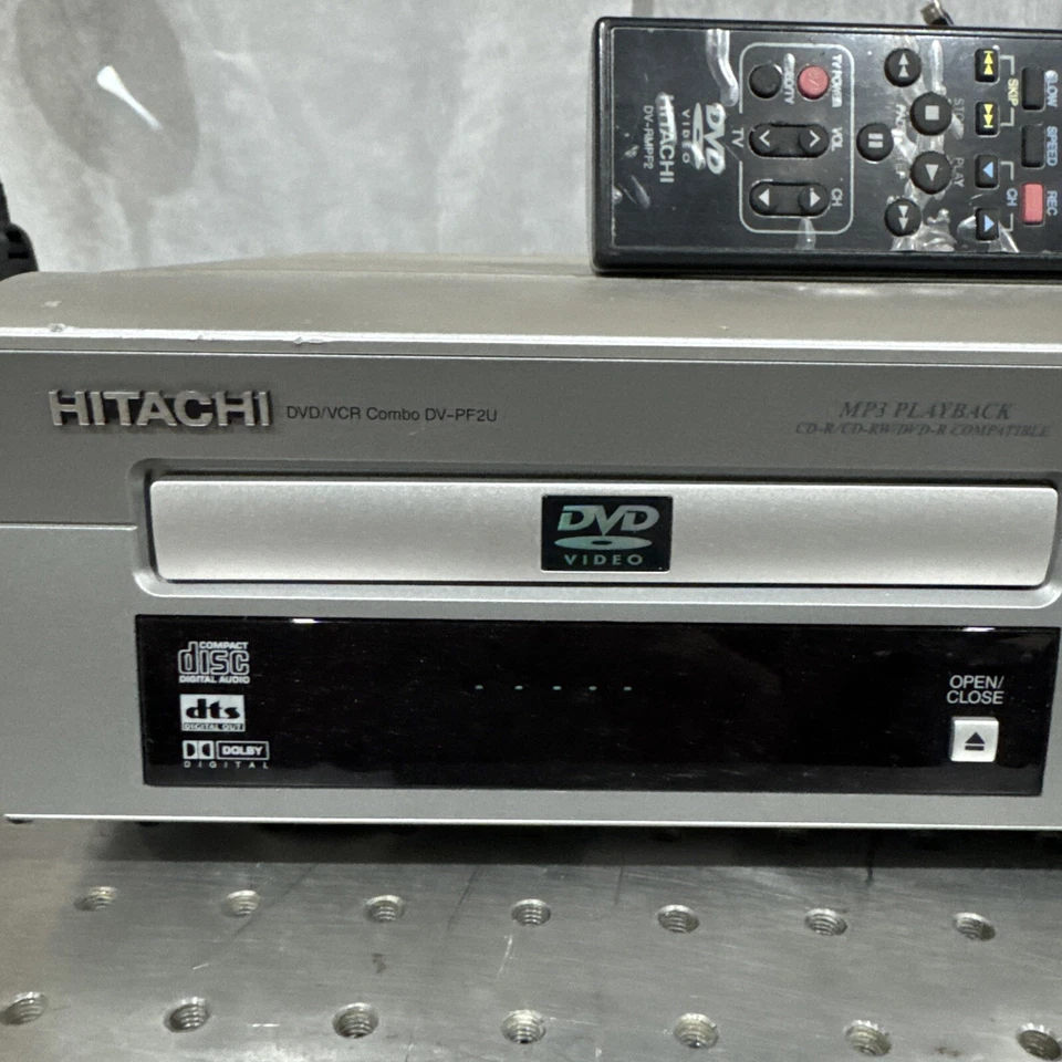Hitachi DV-PF2U MP3 JPEG Reproducción DVD DVD-R CD VCR Combo Grabadora con Control Remoto Foto 2 de 4