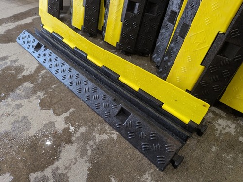 3pcs Rubber Cable Protector Ramps Traffic Speed Bumps 11000lb Capacity 2 Channel