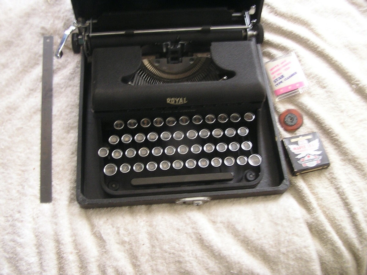 Vintage Royal Portable Typewriter Glass Keys & Case | eBay