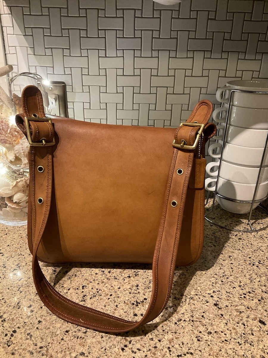 バッグ Vintage Coach Saddle Bag Tan Old Model Vintage COACH Flap Saddle Bag / Taupe Coach Purse / Classic
