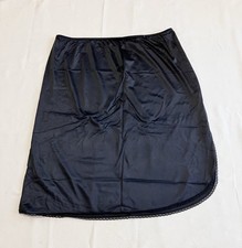 VINTAGE VANITY FAIR BLACK HALF SLIP SIZE Large 26  ALL NYLON STYLE 11 760 Used