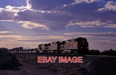 FOTO USA EISENBAHN BNSF 1106 EASTBOUND STACK TRAIN AT DAGGETT NADELN UNTERTEILUNG