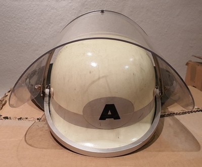 Feuerwehr Helm mit Nackenschutz und Visier Fire Brigade helmet F110 / H2