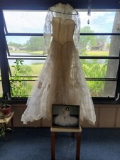 Vintage 1950' Satin and Lace Wedding Dress