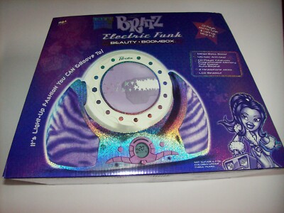 BRATZ Electric Funk Beauty Boombox CD Player AM/FM Tuner LightUp