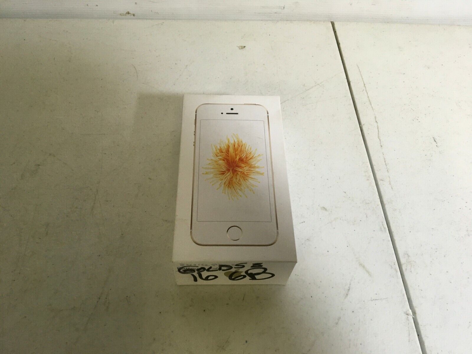 iPhone SE GOLD EMPTY BOX ONLY Y52LL/A