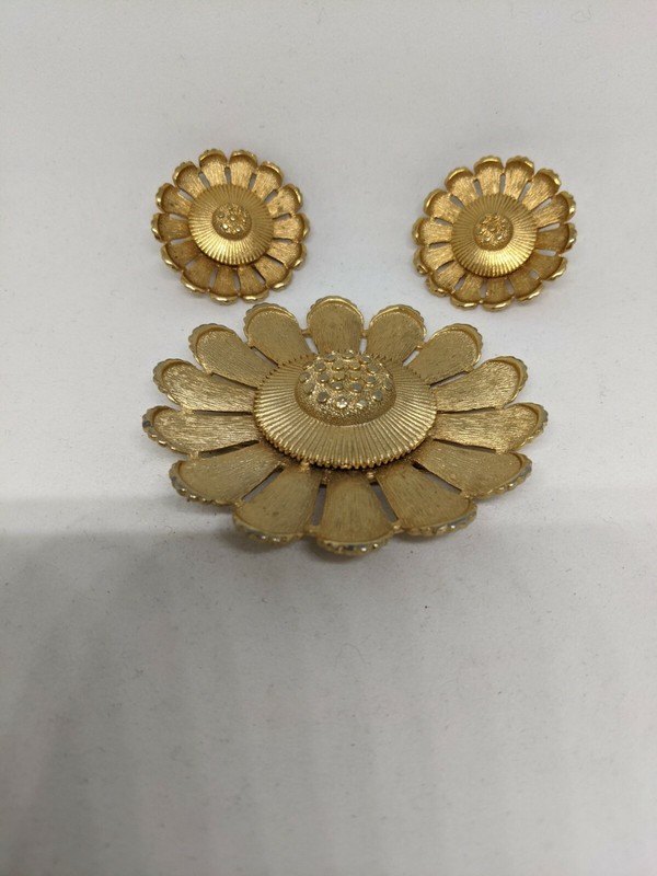 Vintage Sarah Coventry Brooch And Clip Earrings