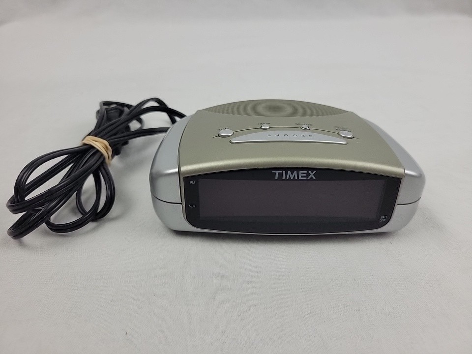 Timex T109S Extra Loud Digital Alarm Clock Silver Tested Works Perfect