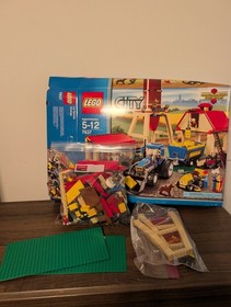 LEGO CITY 7637 Farm 99.9% Complete with Figures/Animals + Box