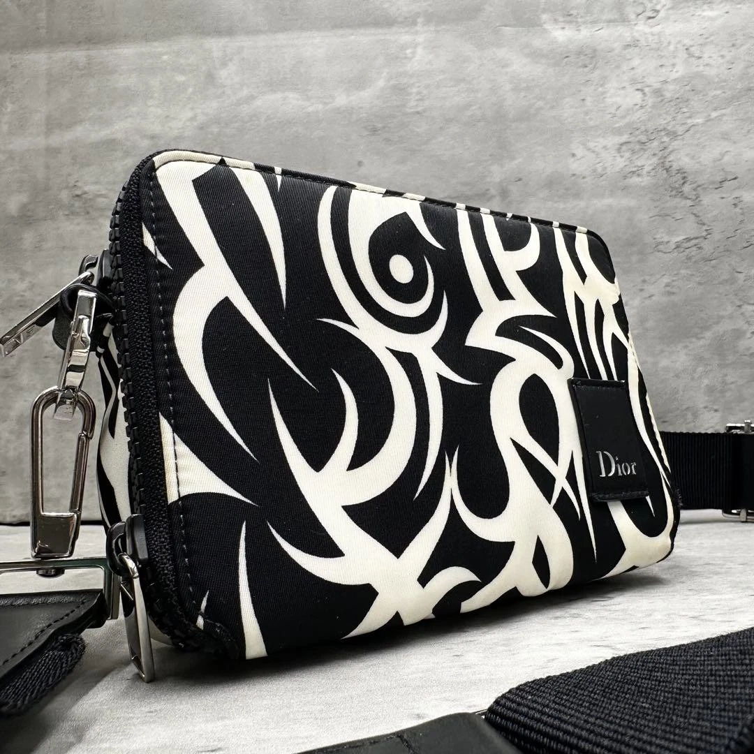Sac bandoulière portefeuille motif léopard Dior apprécié