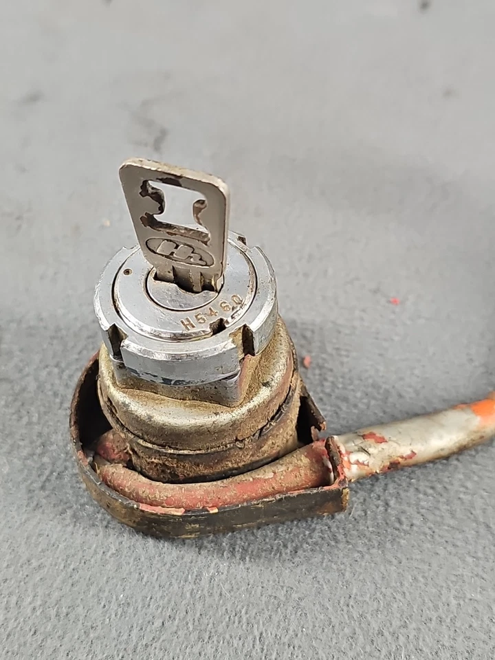 INTERRUPTOR DE ENCENDIDO HONDA S65 S 65 CON LLAVE DE BICICLETA PARA CORRER OEM USADO X11 Foto 3 de 4