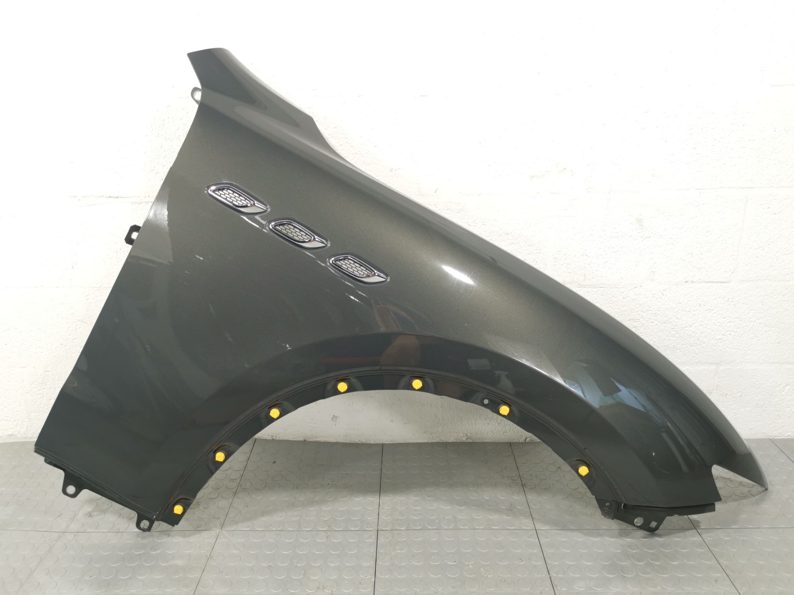 Maserati Levante 2017 AWD AUTO 3.0 L Front Right Fender Panel Grey Color OEM